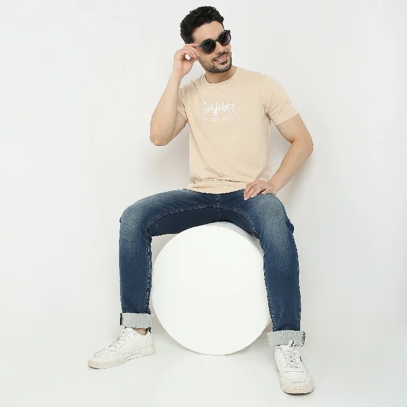 Weekend Discounts to Enjoy Regular Fit Graphic T-Shirt